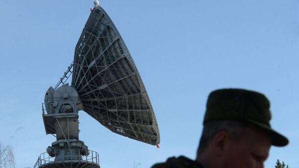 Антенна в испытательном космическом центре Антенна в испытательном космическом центре