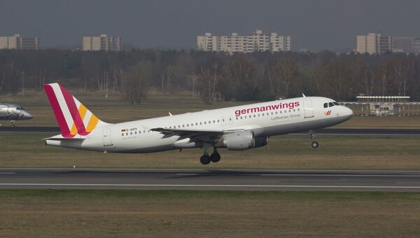 Самолет Airbus A320 авиакомпании Germanwings в аэропорту Берлина Самолет Airbus A320 авиакомпании Germanwings в аэропорту Берлина