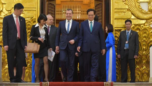 Председатель правительства РФ Дмитрий Медведев и премьер-министр Вьетнама Нгуен Тан Зунг после российско-вьетнамских переговоров в расширенном составе Председатель правительства РФ Дмитрий Медведев и премьер-министр Вьетнама Нгуен Тан Зунг после российско-вьетнамских переговоров в расширенном составе