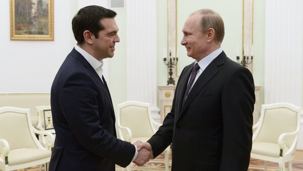 Президент России Владимир Путин и премьер-министр Греции Алексис Ципрас во время встречи в Кремле. Архивное фото Президент России Владимир Путин и премьер-министр Греции Алексис Ципрас во время встречи в Кремле. Архивное фото