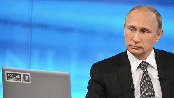 Президент России Владимир Путин отвечает на вопросы россиян в ежегодной специальной программе Прямая линия с Владимиром Путиным Президент России Владимир Путин отвечает на вопросы россиян в ежегодной специальной программе Прямая линия с Владимиром Путиным