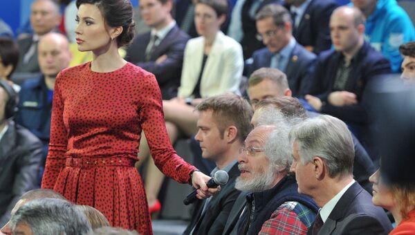 Алексей Венедиктов задает вопрос во время прямого эфира программы Прямая линия с Владимиром Путиным Алексей Венедиктов задает вопрос во время прямого эфира программы Прямая линия с Владимиром Путиным