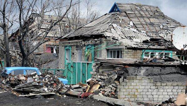 Разрушенный в результате обстрелов дом в поселке Никишино Донецкой области. Архивное фото Разрушенный в результате обстрелов дом в поселке Никишино Донецкой области. Архивное фото