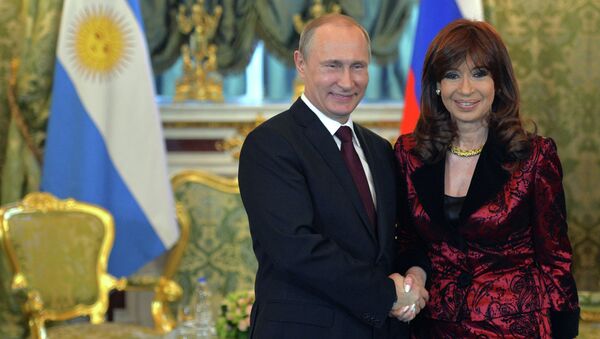 Президент России Владимир Путин и президент Аргентинской Республики Кристина Фернандес де Киршнер во время встречи в Кремле Президент России Владимир Путин и президент Аргентинской Республики Кристина Фернандес де Киршнер во время встречи в Кремле