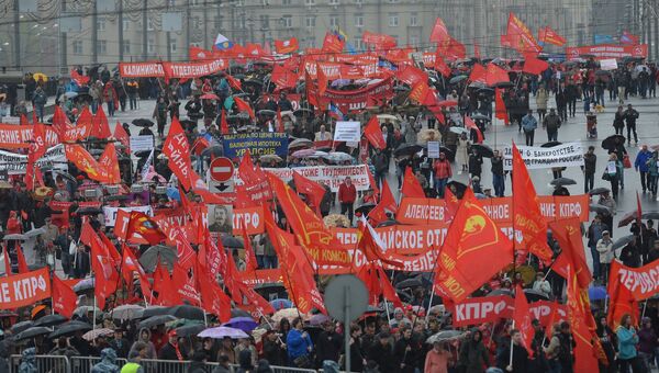 Шествие и митинг КПРФ в Москве. Архивное фото Шествие и митинг КПРФ в Москве. Архивное фото