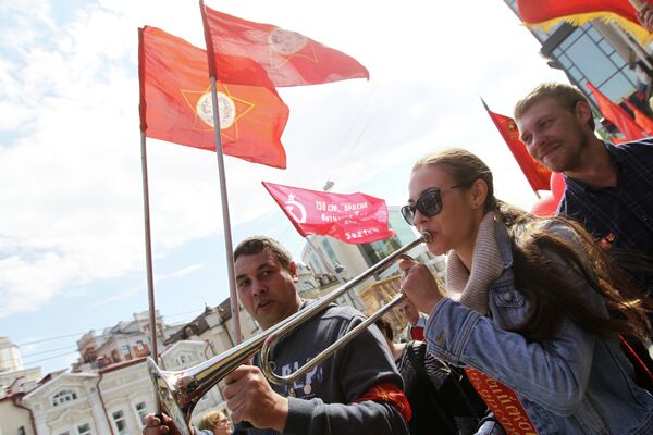 Участники первомайского шествия и митинга в Казани Участники первомайского шествия и митинга в Казани
