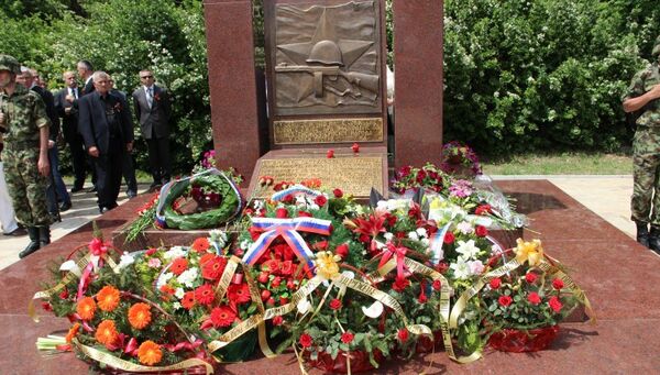 Мемориал воинам CCCР, погибшим от налета авиации США, в Сербии Мемориал воинам CCCР, погибшим от налета авиации США, в Сербии