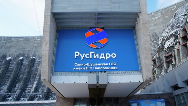 Вывеска Русгидро на Саяно-Шушенской ГЭС. Архивное фото Вывеска Русгидро на Саяно-Шушенской ГЭС. Архивное фото