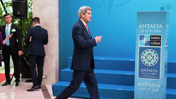 Государственный секретарь США Джон Керри прибывает на саммит НАТО в Турции. 13 мая 2015 год Государственный секретарь США Джон Керри прибывает на саммит НАТО в Турции. 13 мая 2015 год