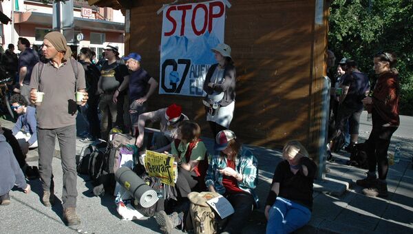 Акция протеста против саммита G7 в Гармиш-Партенкирхене Акция протеста против саммита G7 в Гармиш-Партенкирхене