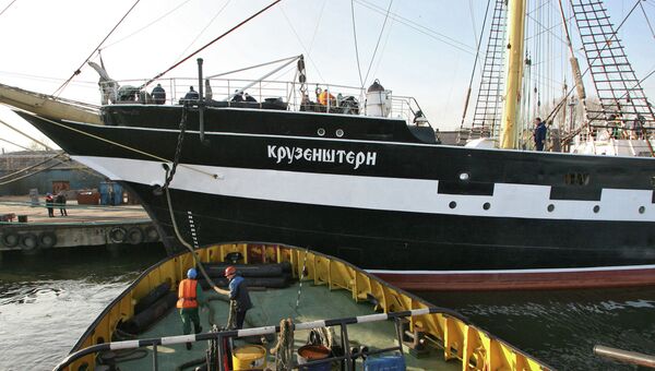 Российский парусник Крузенштерн в порту Светлый. Архивное фото Российский парусник Крузенштерн в порту Светлый. Архивное фото