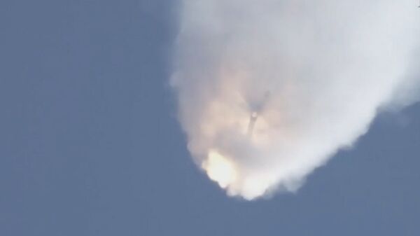 Ракета Falcon 9 разлетелась на куски после старта к МКС. Кадры взрыва Ракета Falcon 9 разлетелась на куски после старта к МКС. Кадры взрыва