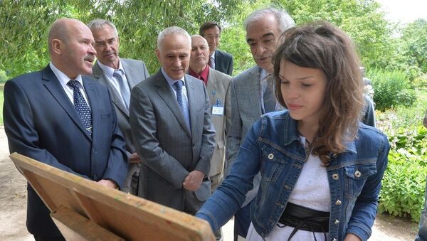 Пленэр юных художников и журналистов в третий раз проходит в музее-усадьбе И.Е.Репина Здравнево Пленэр юных художников и журналистов в третий раз проходит в музее-усадьбе И.Е.Репина Здравнево
