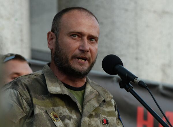 Лидер организации Правый сектор Дмитрий Ярош выступает на Народном вече в Киеве. 21 июля 2015 Лидер организации Правый сектор Дмитрий Ярош выступает на Народном вече в Киеве. 21 июля 2015