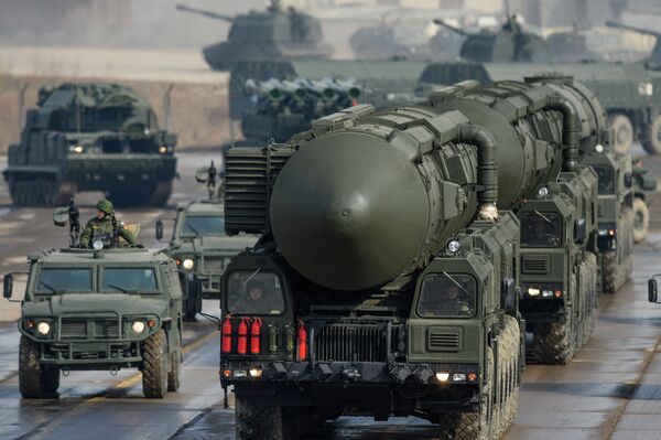 Транспортно-пусковая установка межконтинентальных баллистических ракет Тополь-М Транспортно-пусковая установка межконтинентальных баллистических ракет Тополь-М
