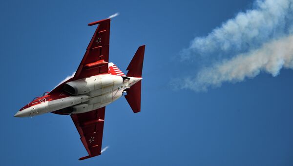 Самолет Як-130 на Международном авиационно-космическом салоне Самолет Як-130 на Международном авиационно-космическом салоне