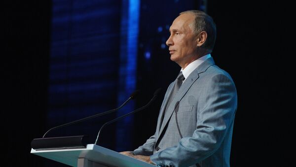Президент РФ Владимир Путин выступает в День знаний перед школьниками Президент РФ Владимир Путин выступает в День знаний перед школьниками