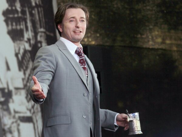 Актер Сергей Безруков выступает на Всероссийском есенинском празднике поэзии Звени, звени, златая Русь! Актер Сергей Безруков выступает на Всероссийском есенинском празднике поэзии Звени, звени, златая Русь!