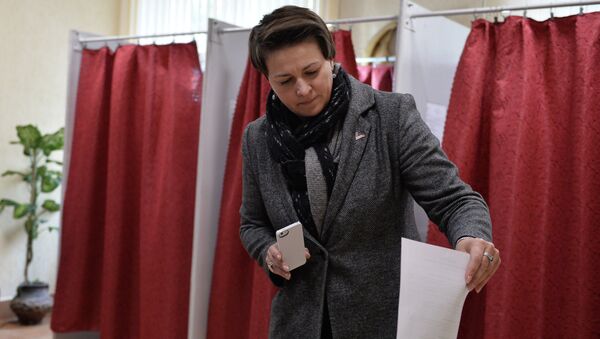 Кандидат в президенты Республики Беларусь Татьяна Короткевич на избирательном участке в Минске во время выборов президента Белоруссии. Архивное фото Кандидат в президенты Республики Беларусь Татьяна Короткевич на избирательном участке в Минске во время выборов президента Белоруссии. Архивное фото