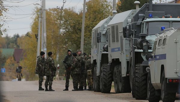 Полиция оцепила деревню Тимошкино , где может скрываться Амиран Георгадзе Полиция оцепила деревню Тимошкино , где может скрываться Амиран Георгадзе