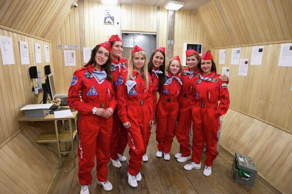 Участницы эксперимента по имитации облета Луны женским экипажем Луна-2015 Участницы эксперимента по имитации облета Луны женским экипажем Луна-2015