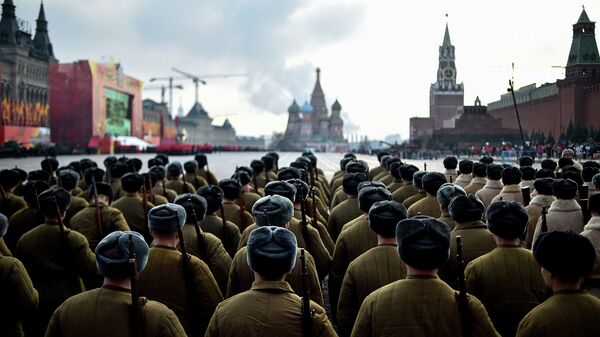 Торжественный марш, посвященный параду 7 ноября 1941 года Торжественный марш, посвященный параду 7 ноября 1941 года