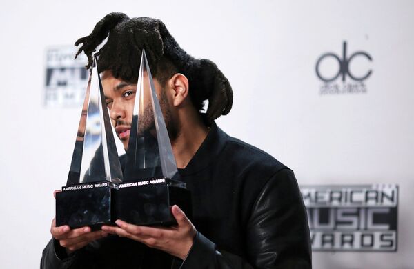 Премия American Music Awards: эпатажное поведение и смелые наряды Премия American Music Awards: эпатажное поведение и смелые наряды