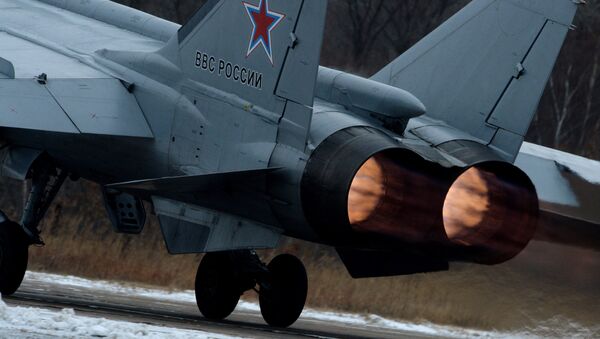 Истребитель МиГ-31 совершает взлет во время летно-тактических учений истребительной авиации Восточного военного округа на аэродроме Центральная Угловая в Приморском крае. Архивное фото Истребитель МиГ-31 совершает взлет во время летно-тактических учений истребительной авиации Восточного военного округа на аэродроме Центральная Угловая в Приморском крае. Архивное фото
