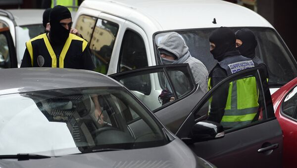Задержание мужчин, подозреваемых в том, что они состояли в террористической группировке ДАИШ. Архивное фото Задержание мужчин, подозреваемых в том, что они состояли в террористической группировке ДАИШ. Архивное фото