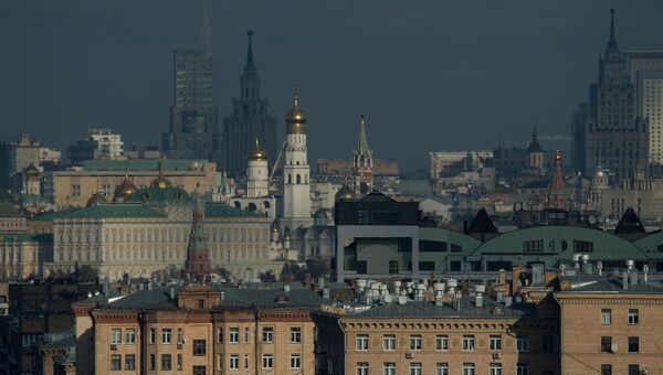 Вид на Московский Кремль и Храм Христа Спасителя со смотровой площадки РАН. Архивное фото Вид на Московский Кремль и Храм Христа Спасителя со смотровой площадки РАН. Архивное фото