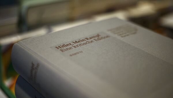 Переизданная книга Гитлера Mein Kampf, 8 января 2016 Переизданная книга Гитлера Mein Kampf, 8 января 2016