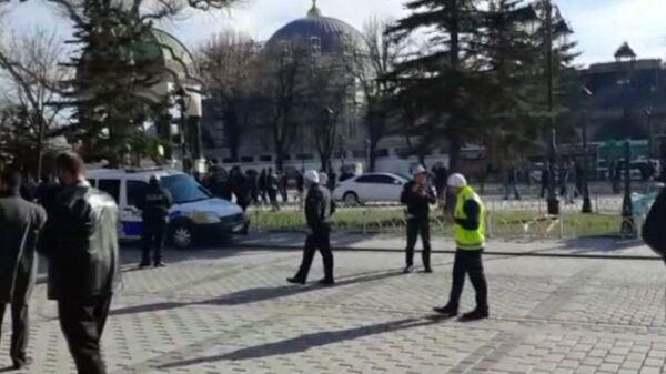 Первые кадры с места взрыва возле площади Султанахмет в центре Стамбула Первые кадры с места взрыва возле площади Султанахмет в центре Стамбула