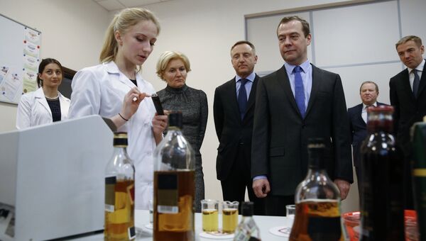 Премьер-министр РФ Д. Медведев посетил Российский экономический университет имени Г.В. Плеханова в День российского студенчества Премьер-министр РФ Д. Медведев посетил Российский экономический университет имени Г.В. Плеханова в День российского студенчества