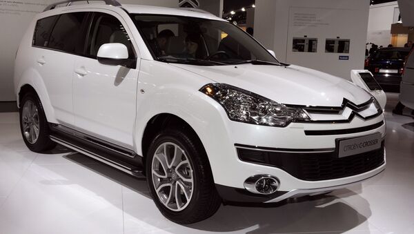 Автомобиль Citroen C-Crosser. Архивное фото Автомобиль Citroen C-Crosser. Архивное фото