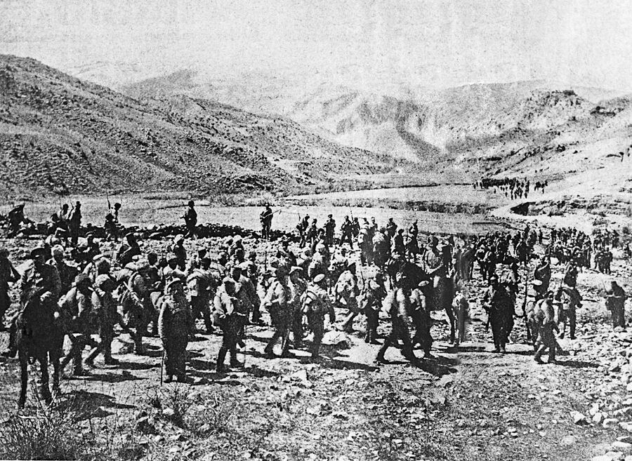Русская армия вступает в город Трапезунд на территории турецкой Армении. 1916 год Русская армия вступает в город Трапезунд на территории турецкой Армении. 1916 год