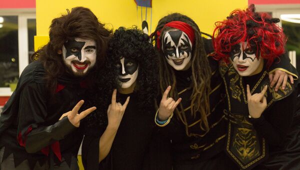 Волонтерская группа KISS во главе с директором центра Шередарь Владимиром Сотниковым Волонтерская группа KISS во главе с директором центра Шередарь Владимиром Сотниковым