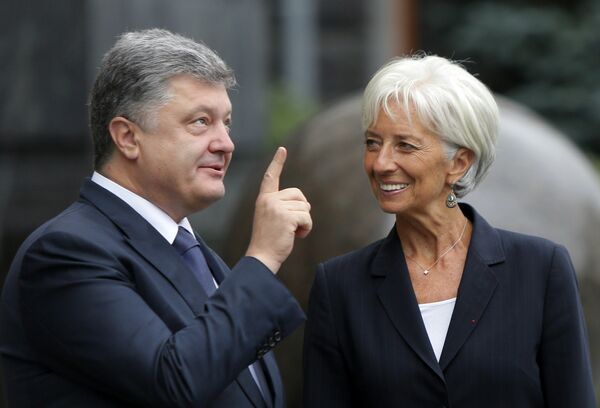 Президент Украины Петр Порошенко и директор-распорядитель МВФ Кристин Лагард. Февраль 2016 года Президент Украины Петр Порошенко и директор-распорядитель МВФ Кристин Лагард. Февраль 2016 года