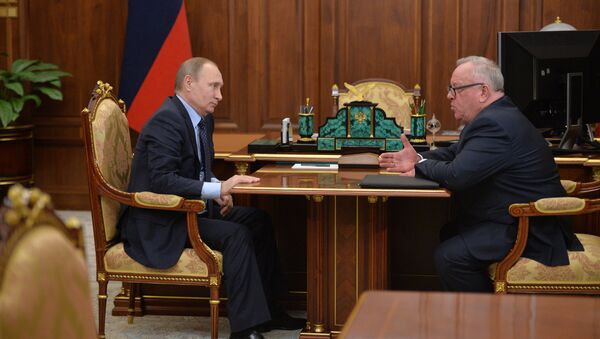 Президент России Владимир Путин и глава Республики Алтай Александр Бердников во время встречи в Кремле Президент России Владимир Путин и глава Республики Алтай Александр Бердников во время встречи в Кремле