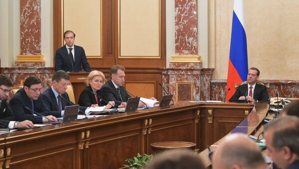 Председатель правительства РФ Дмитрий Медведев проводит заседание кабинета министров в Доме правительства РФ Председатель правительства РФ Дмитрий Медведев проводит заседание кабинета министров в Доме правительства РФ