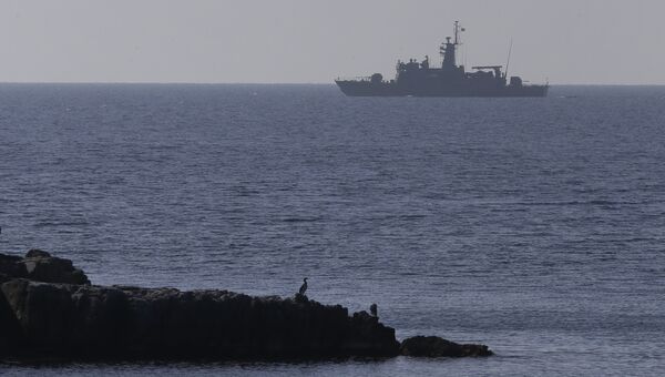 Корабль ВМС Греции в Эгейском море. Архивное фото Корабль ВМС Греции в Эгейском море. Архивное фото