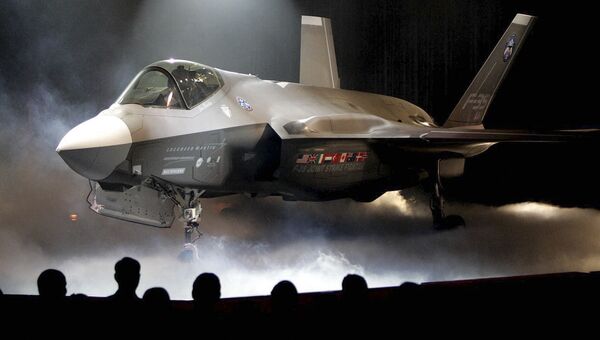 Истребитель-бомбардировщик Lockheed Martin F-35. Архивное фото Истребитель-бомбардировщик Lockheed Martin F-35. Архивное фото