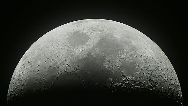 Зонд НАСА впервые увидел "перемещения воды" на Луне