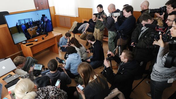 Журналисты смотрят трансляцию из зала заседаний Донецкого областного суда, где 21 марта начнется оглашение приговора по делу гражданки Украины Надежды Савченко Журналисты смотрят трансляцию из зала заседаний Донецкого областного суда, где 21 марта начнется оглашение приговора по делу гражданки Украины Надежды Савченко