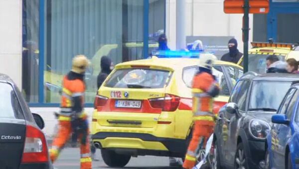 Службы спасения на месте взрыва в метрополитене Брюсселя. 22 марта 2016 год Службы спасения на месте взрыва в метрополитене Брюсселя. 22 марта 2016 год