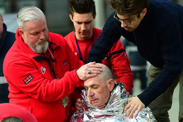 Пострадавший во время взрыва в метрополитене Брюсселя. 22 марта 2016 год Пострадавший во время взрыва в метрополитене Брюсселя. 22 марта 2016 год