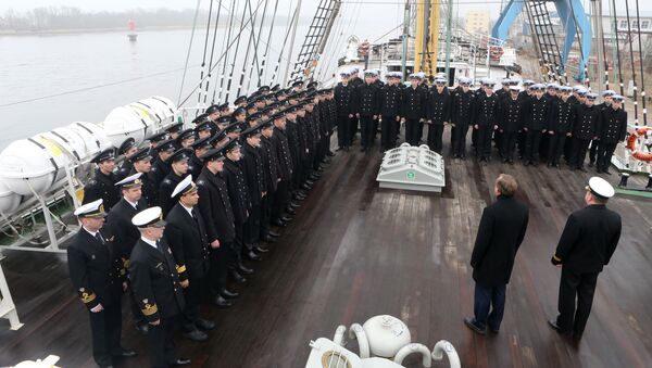 Курсанты и студенты морских вузов страны на борту учебного парусного судна Крузенштерн. Архивное фото Курсанты и студенты морских вузов страны на борту учебного парусного судна Крузенштерн. Архивное фото