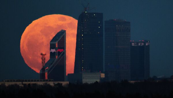 Полнолуние над Московским международным деловым центром Москва-Сити Полнолуние над Московским международным деловым центром Москва-Сити