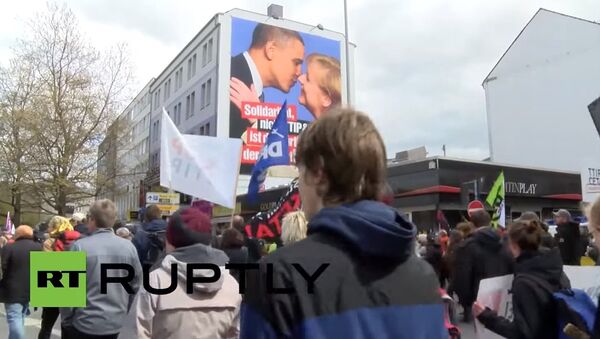 Опубликовано видео акции протеста против торгового соглашения ЕС и США Опубликовано видео акции протеста против торгового соглашения ЕС и США