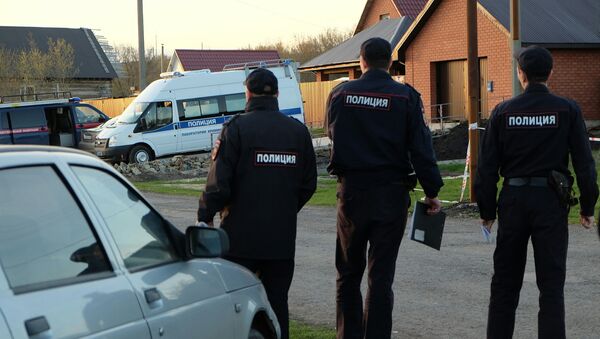 Сотрудники правоохранительных органов на улице поселка Ивашевка Сызранского района Самарской области. Архивное фото Сотрудники правоохранительных органов на улице поселка Ивашевка Сызранского района Самарской области. Архивное фото