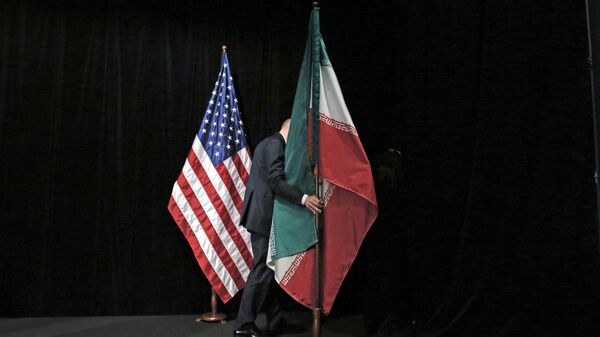 Флаги США и Ирана на сцене для групповой фотографии глав МИД стран Флаги США и Ирана на сцене для групповой фотографии глав МИД стран